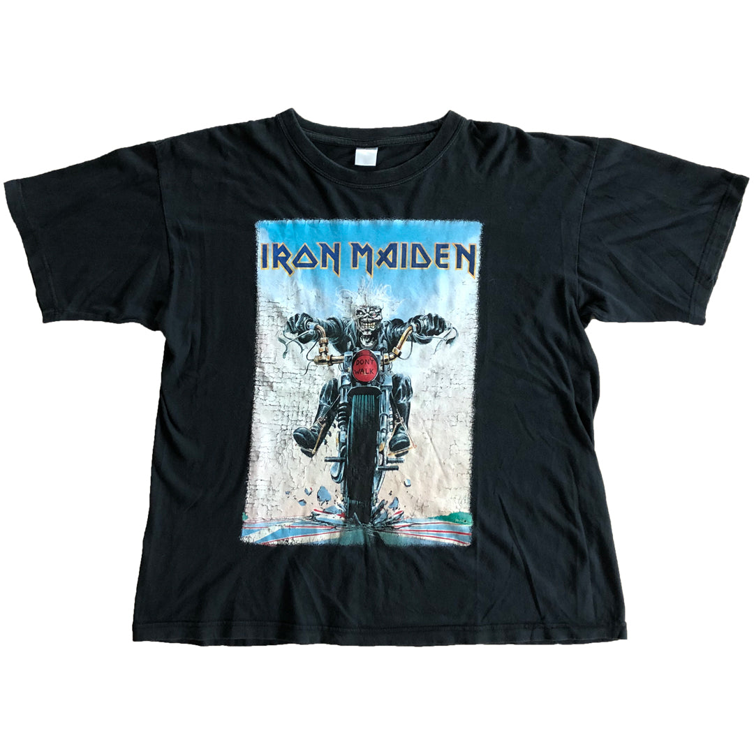 90s IRON MADEN dont walk big print Tシャツ Vintage 90s Iron Maiden 'Don't Walk' T-Shirt – Sabbatical Vintage
